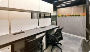 CMA 시험 장소 완벽 가이드: 시험 센터 선택부터 예약 꿀팁까지 9 desks, chairs and partitions on the desks