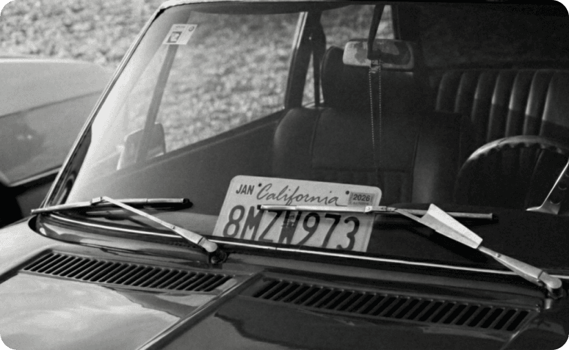 차량에서 보이는 캘리포니아 차량 번호판